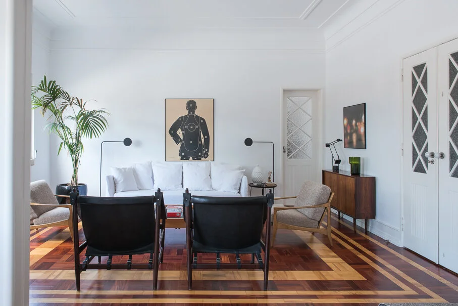 Apartamento contemporâneo em Lisboa com decoração serena e atemporal — remodelação por Palavra Decimal