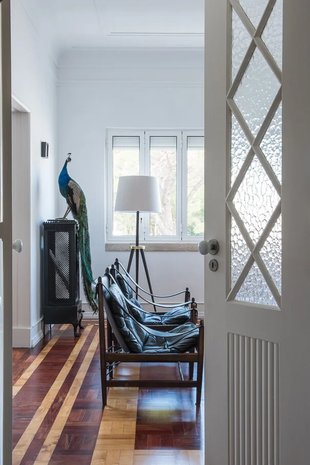 Apartamento contemporâneo em Lisboa com decoração serena e atemporal — remodelação por Palavra Decimal