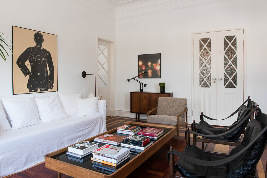 Apartamento contemporâneo em Lisboa com decoração serena e atemporal — remodelação por Palavra Decimal